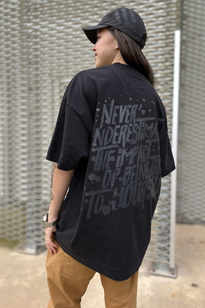 Oversized Negra Subestimar